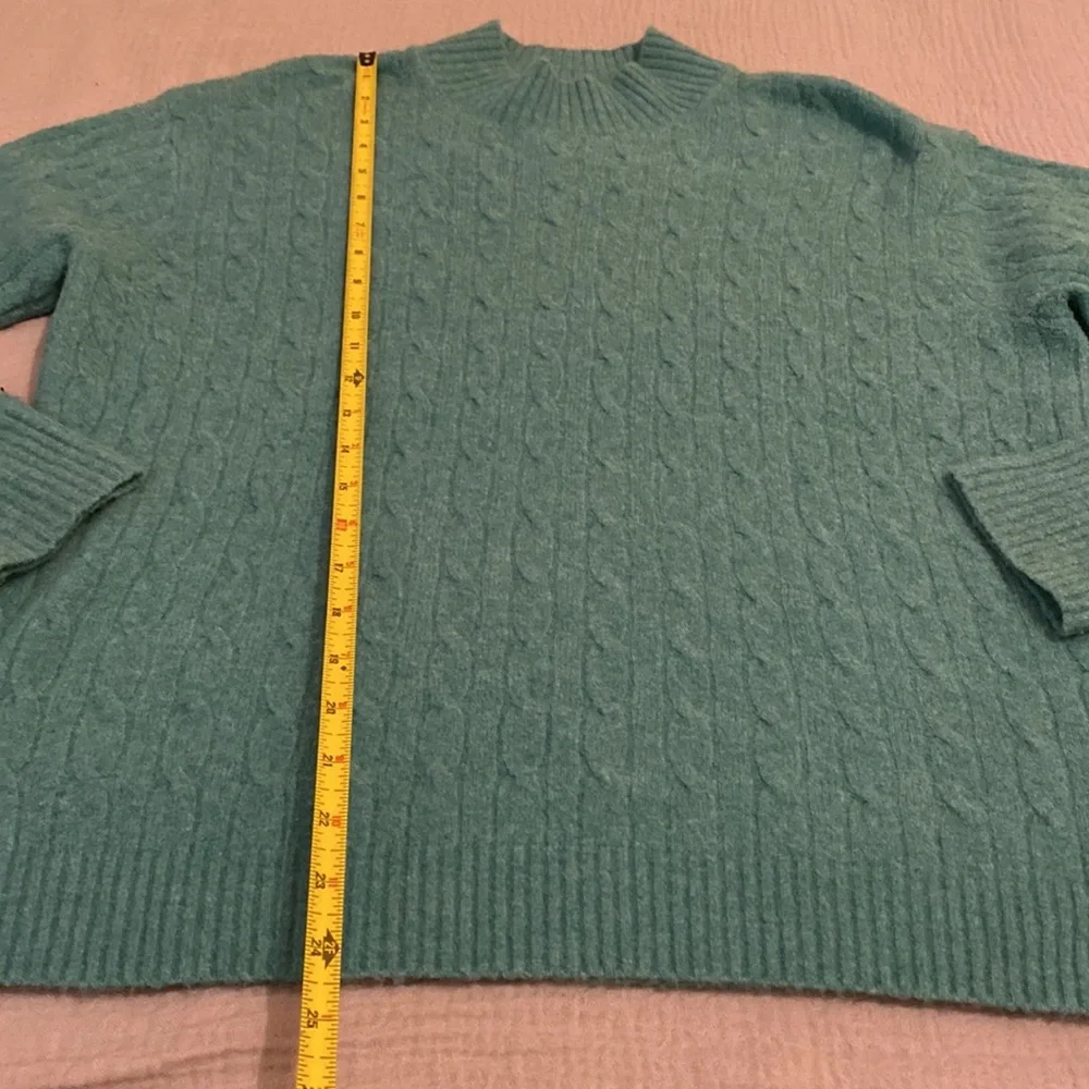 J. Crew Super soft Teal Women's Crew Neck Sweater. Size S L . Style BU741
